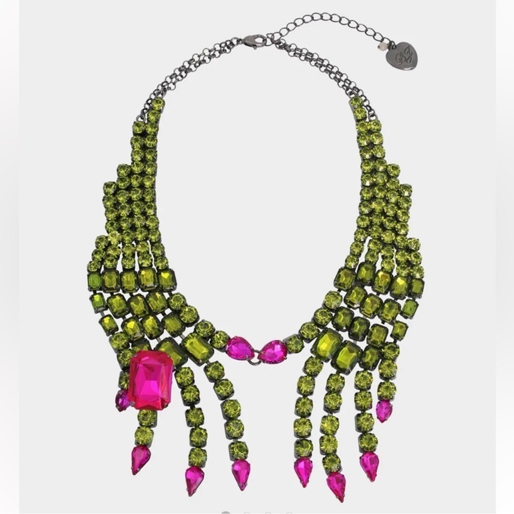 🧙💚BETSEY JOHNSON STUNNING "RICH
WITCH BIB NECKLACE & EARRING SET "-🧙💚
NWT| - Picture 14 of 14